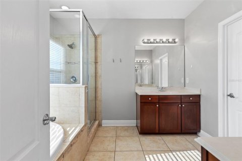House in Tampa, Florida 3 bedrooms, 204.38 sq.m. № 1843187 - photo 29