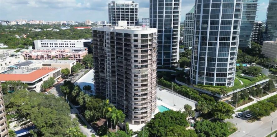 Кондоминиум с 7 спальнями в Майами, Флорида № 1957074