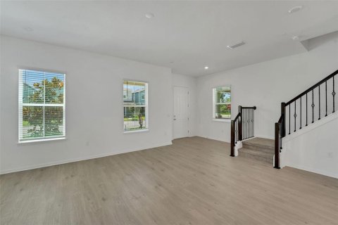 House in Winter Garden, Florida 3 bedrooms, 193.05 sq.m. № 2209055 - photo 9
