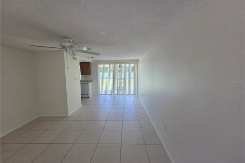 Appartement à louer à Englewood, Floride: 2 chambres, 91.23 m2 № 2388529 - photo 2