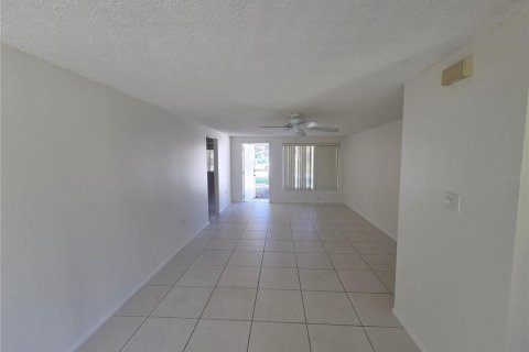 Appartement à louer à Englewood, Floride: 2 chambres, 91.23 m2 № 2388529 - photo 6