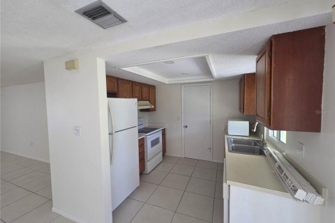 Appartement à louer à Englewood, Floride: 2 chambres, 91.23 m2 № 2388529 - photo 3