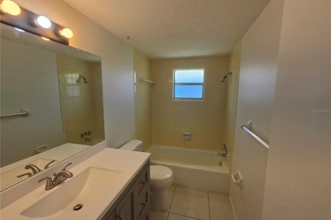 Appartement à louer à Englewood, Floride: 2 chambres, 91.23 m2 № 2388529 - photo 9