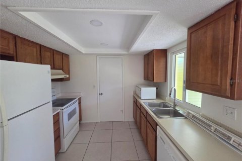 Appartement à louer à Englewood, Floride: 2 chambres, 91.23 m2 № 2388529 - photo 4