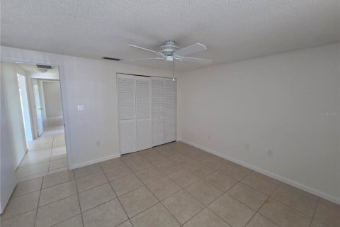 Appartement à louer à Englewood, Floride: 2 chambres, 91.23 m2 № 2388529 - photo 8