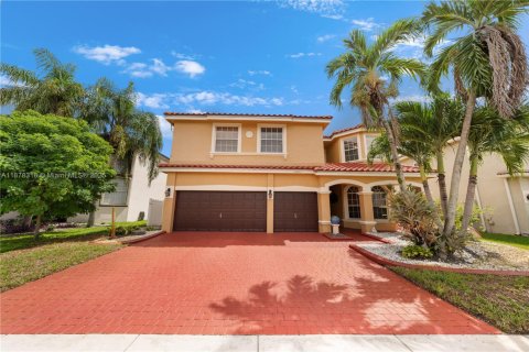 House in Pembroke Pines, Florida 6 bedrooms, 336.49 sq.m. № 1923450 - photo 1