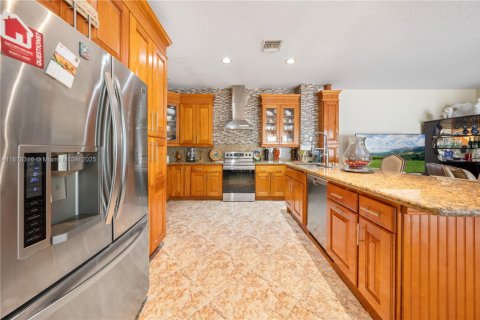 House in Pembroke Pines, Florida 6 bedrooms, 336.49 sq.m. № 1923450 - photo 24