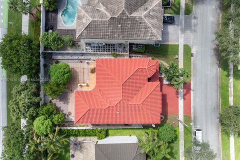 House in Pembroke Pines, Florida 6 bedrooms, 336.49 sq.m. № 1923450 - photo 2