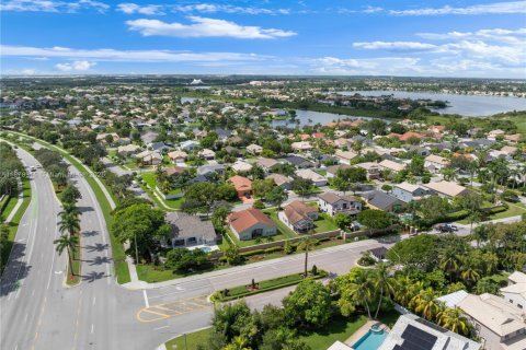 House in Pembroke Pines, Florida 6 bedrooms, 336.49 sq.m. № 1923450 - photo 13