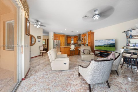 House in Pembroke Pines, Florida 6 bedrooms, 336.49 sq.m. № 1923450 - photo 26