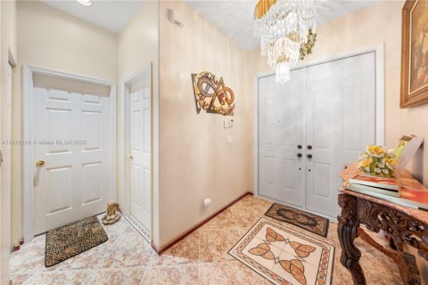 House in Pembroke Pines, Florida 6 bedrooms, 336.49 sq.m. № 1923450 - photo 19