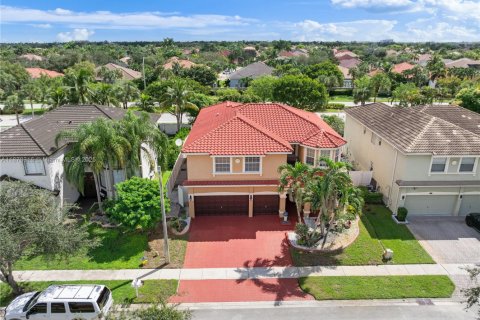 House in Pembroke Pines, Florida 6 bedrooms, 336.49 sq.m. № 1923450 - photo 7