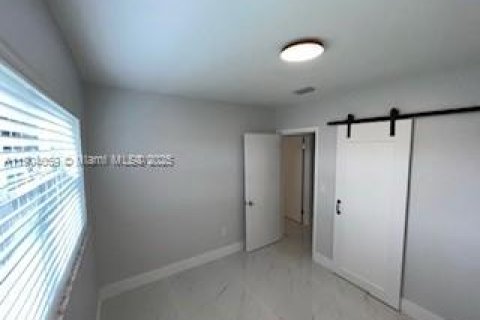 Снять в аренду виллу или дом в Вирджиния-Гарденс, Флорида 3 спальни, 96.53м2, № 1955326 - фото 9