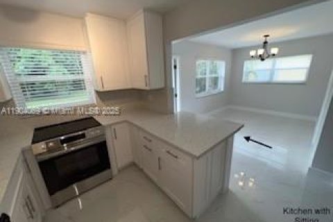 Снять в аренду виллу или дом в Вирджиния-Гарденс, Флорида 3 спальни, 96.53м2, № 1955326 - фото 7