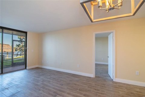 Copropriété à vendre à Pembroke Pines, Floride: 1 chambre, 71.81 m2 № 2066259 - photo 10