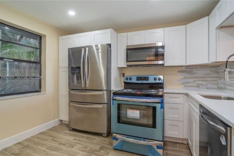 Copropriété à vendre à Pembroke Pines, Floride: 1 chambre, 71.81 m2 № 2066259 - photo 7