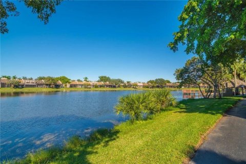 Copropriété à vendre à Pembroke Pines, Floride: 1 chambre, 71.81 m2 № 2066259 - photo 26