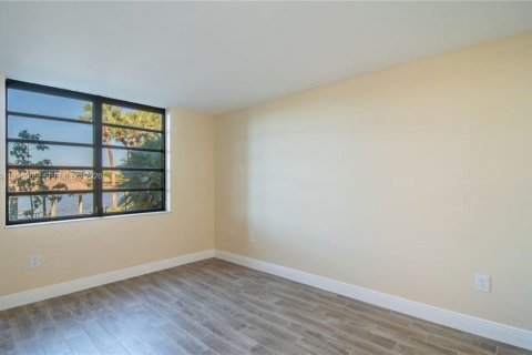 Copropriété à vendre à Pembroke Pines, Floride: 1 chambre, 71.81 m2 № 2066259 - photo 19