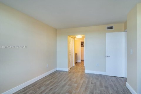 Copropriété à vendre à Pembroke Pines, Floride: 1 chambre, 71.81 m2 № 2066259 - photo 16