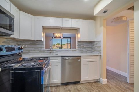 Copropriété à vendre à Pembroke Pines, Floride: 1 chambre, 71.81 m2 № 2066259 - photo 4