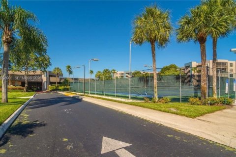 Copropriété à vendre à Pembroke Pines, Floride: 1 chambre, 71.81 m2 № 2066259 - photo 28