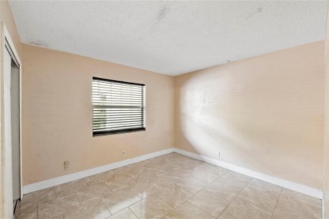 Condo in Lauderdale Lakes, Florida, 2 bedrooms  № 2082565 - photo 10
