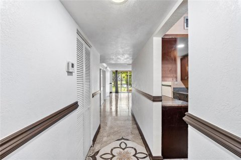 Condo in Lauderdale Lakes, Florida, 2 bedrooms  № 2082565 - photo 4
