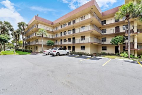 Condo in Lauderdale Lakes, Florida, 2 bedrooms  № 2082565