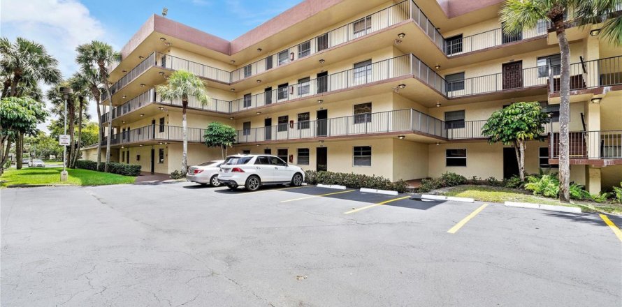 Condo in Lauderdale Lakes, Florida, 2 bedrooms  № 2082565
