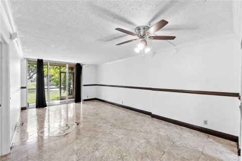 Condo in Lauderdale Lakes, Florida, 2 bedrooms  № 2082565 - photo 6