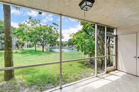 Condo in Lauderdale Lakes, Florida, 2 bedrooms  № 2082565 - photo 13