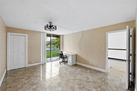 Condo in Lauderdale Lakes, Florida, 2 bedrooms  № 2082565 - photo 11