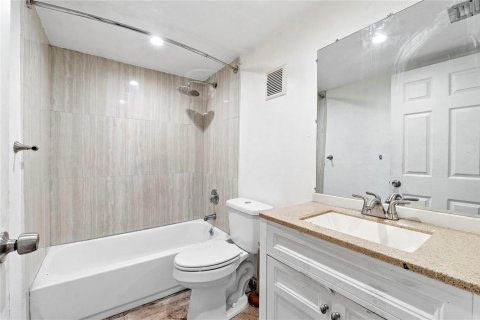 Condo in Lauderdale Lakes, Florida, 2 bedrooms  № 2082565 - photo 7
