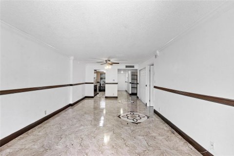 Condo in Lauderdale Lakes, Florida, 2 bedrooms  № 2082565 - photo 5