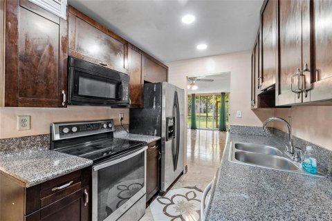 Condo in Lauderdale Lakes, Florida, 2 bedrooms  № 2082565 - photo 2