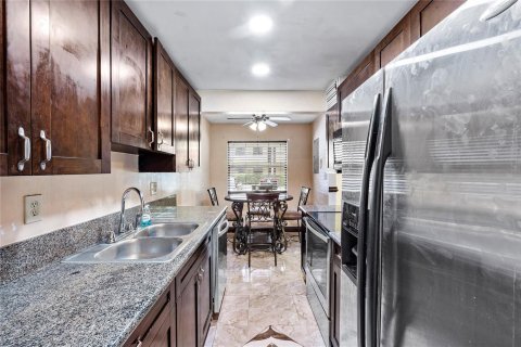 Condo in Lauderdale Lakes, Florida, 2 bedrooms  № 2082565 - photo 3