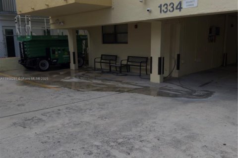 Condo in Miami Beach, Florida, 1 bedroom  № 1967876 - photo 13