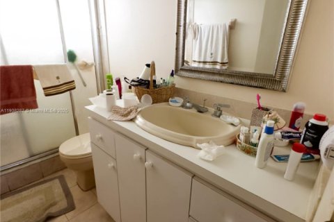 Condo in Miami Beach, Florida, 1 bedroom  № 1967876 - photo 10