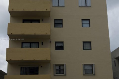 Condo in Miami Beach, Florida, 1 bedroom  № 1967876