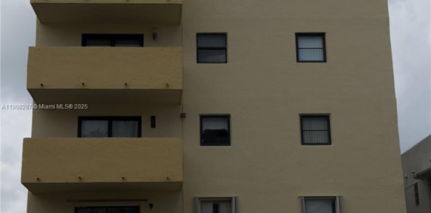 Condo in Miami Beach, Florida, 1 bedroom  № 1967876