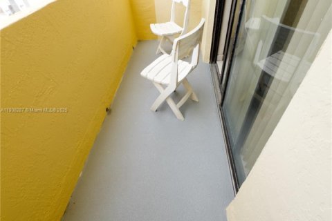 Condo in Miami Beach, Florida, 1 bedroom  № 1967876 - photo 2