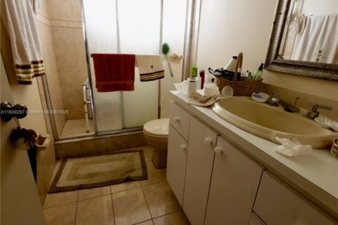 Condo in Miami Beach, Florida, 1 bedroom  № 1967876 - photo 11