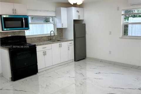 Коммерческая недвижимость в Холливуд, Флорида № 2004666