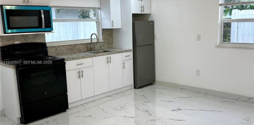 Коммерческая недвижимость в Холливуд, Флорида № 2004666