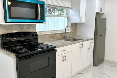 Снять в аренду коммерческую недвижимость в Холливуд, Флорида № 2004666 - фото 9