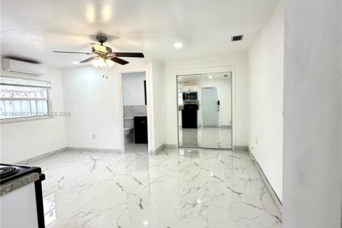 Снять в аренду коммерческую недвижимость в Холливуд, Флорида № 2004666 - фото 7