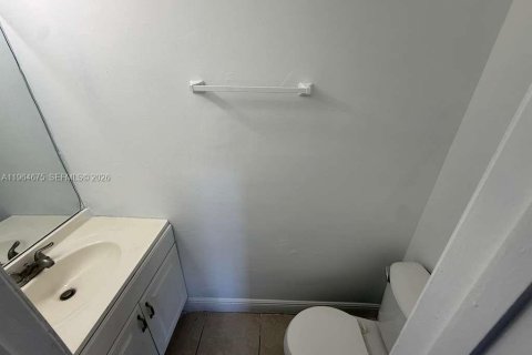 Condominio en alquiler en Hialeah, Florida, 3 dormitorios № 2026049 - foto 9