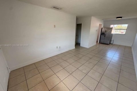Condominio en alquiler en Hialeah, Florida, 3 dormitorios № 2026049 - foto 12