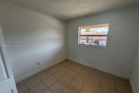 Condominio en alquiler en Hialeah, Florida, 3 dormitorios № 2026049 - foto 4