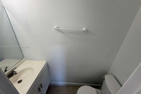 Condominio en alquiler en Hialeah, Florida, 3 dormitorios № 2026049 - foto 8